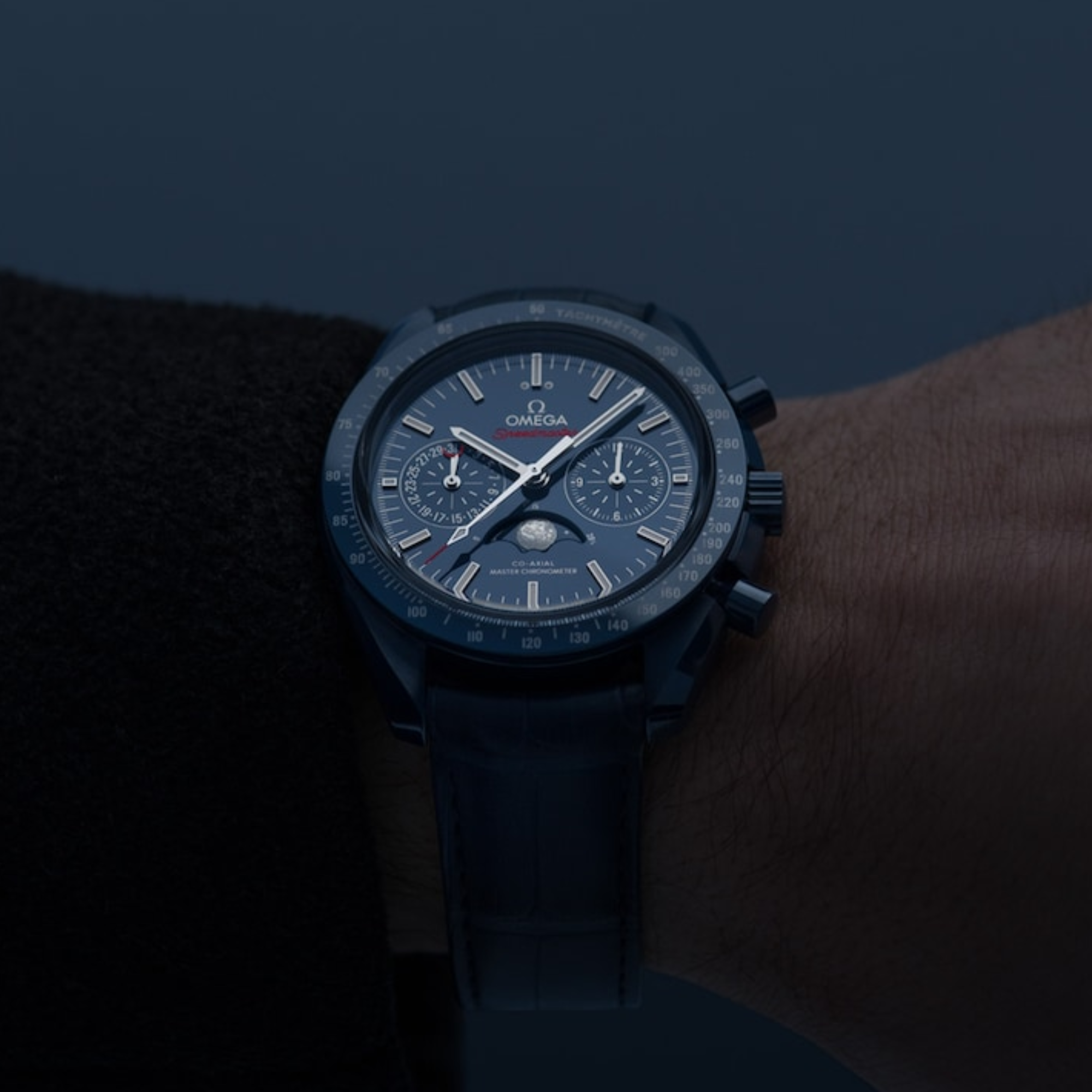 Omega Speedmaster Moonwatch Moonphase Blue Side of the Moon 44mm
